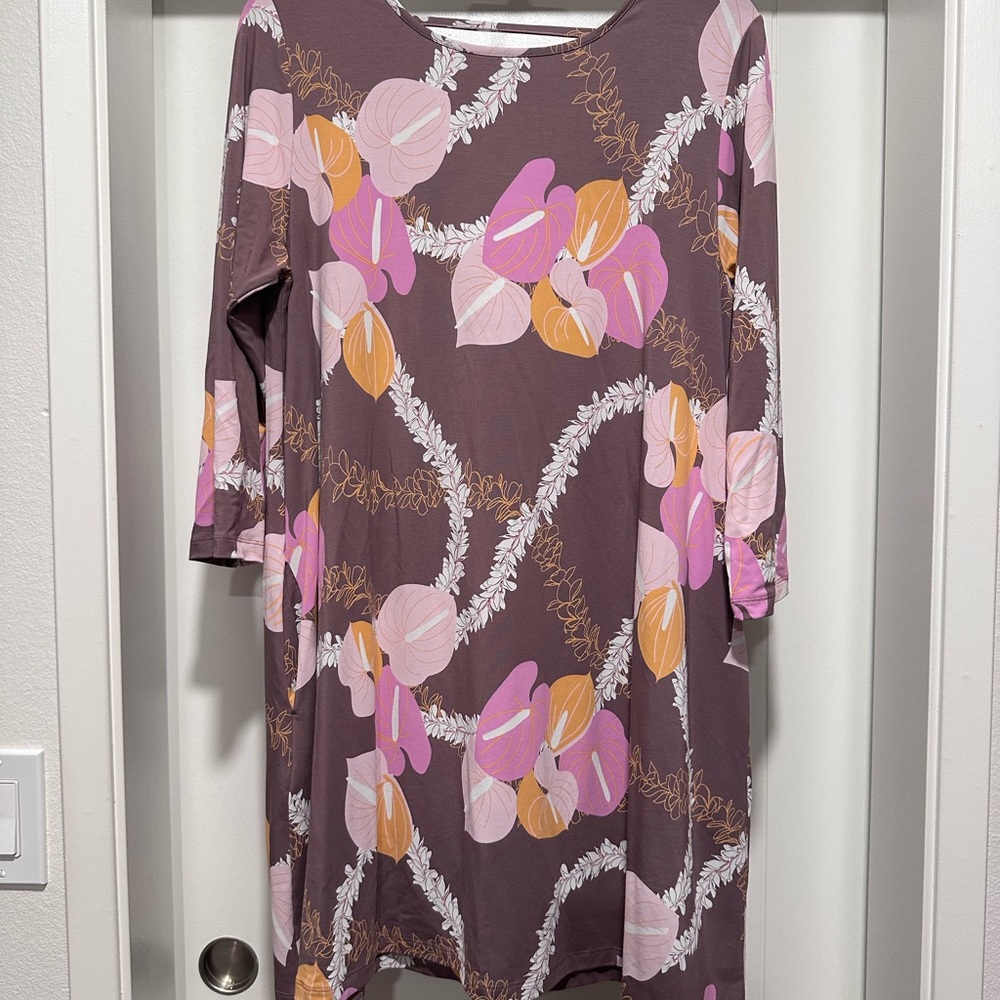 Fighting Eel Ava Sky Made in Hawaii Exclusive Dress Giada Bistro Woven Lei